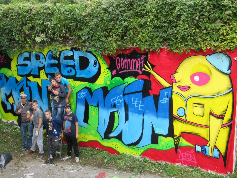 WALL of FAME – Reloaded! Gemma! organisierte einen Graffiti-Workshop um die legale Wand beim Bahnhof neu zu gestalten.