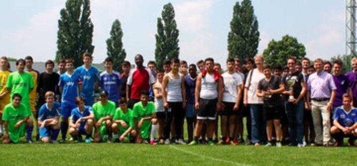 8 bunt gemischte Hobby-Teams aus dem Bezirk Tulln trafen sich im Josef-Keiblinger-Stadion zum Gemma-Cup. Mit Video!